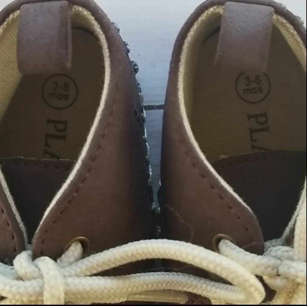 Moccasins baby shoes in brown, Size 3-6 months